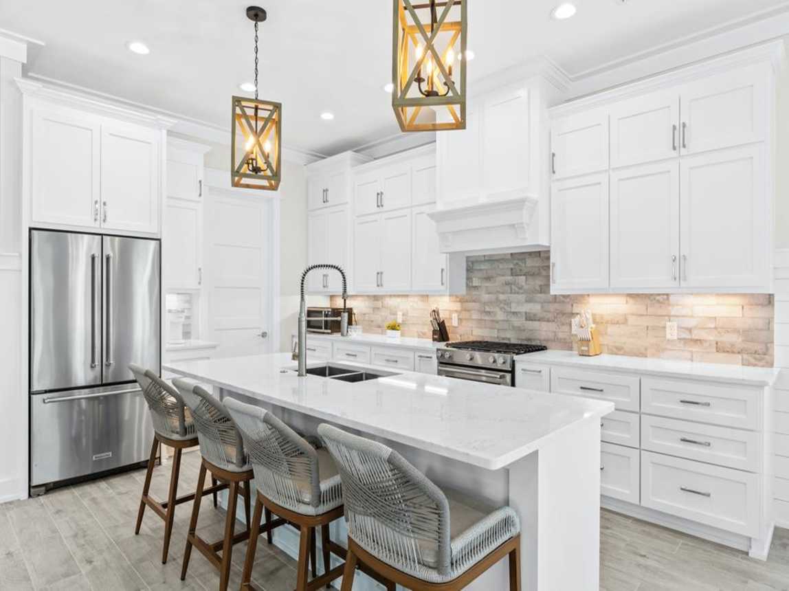 Kitchen with Breakfast Bar