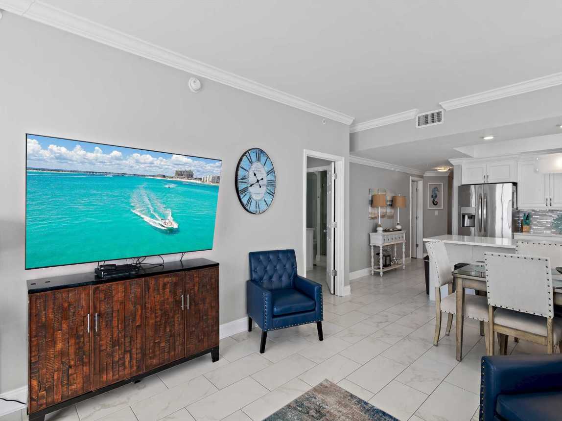 Beachfront condo with pool in Destin