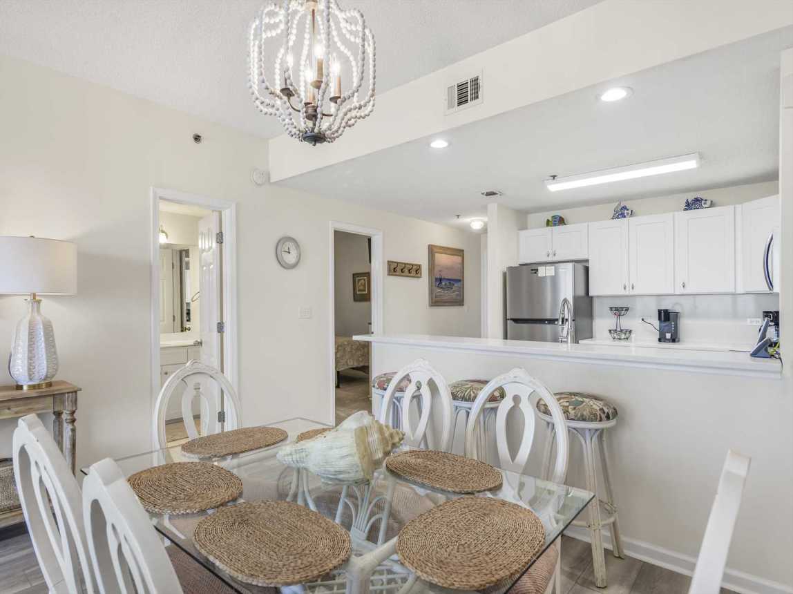 dining leeward key 305