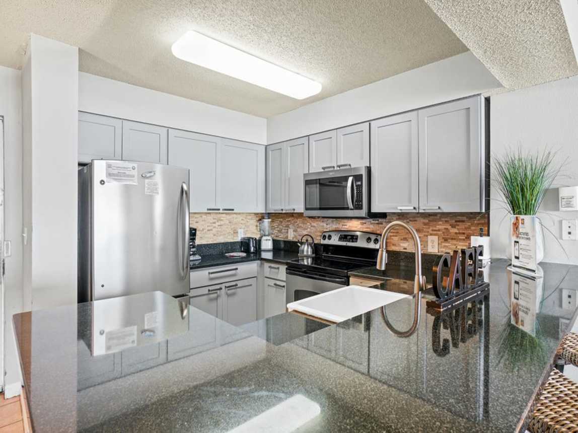 Kitchen with Breakfast Bar