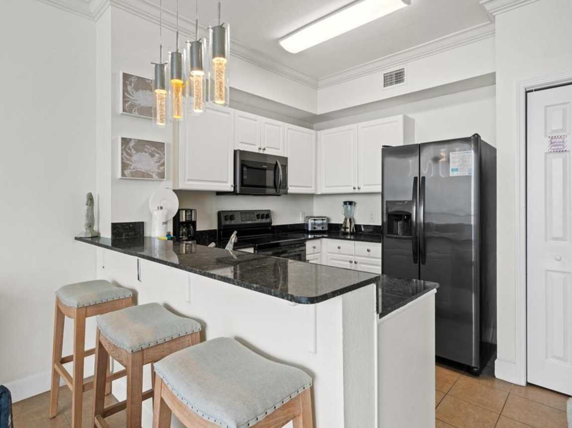 Kitchen with Breakfast Bar