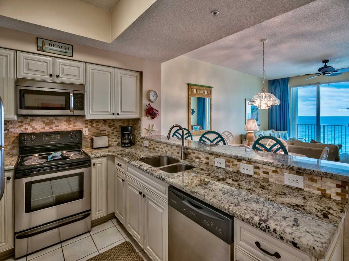 New Designer kitchen in 2017 with brazilian Granite and new stainless appliances. 