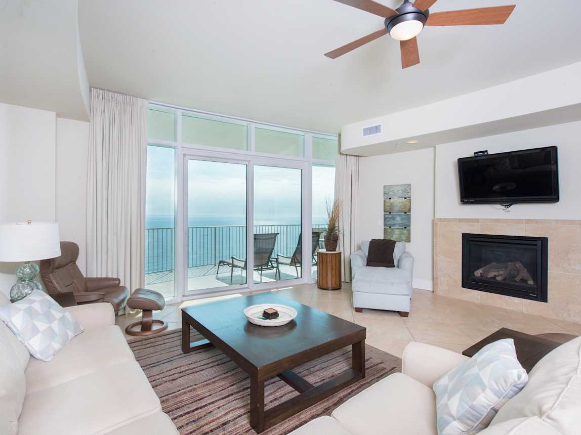 Large living room with horizon views! Gas fireplace works w/the flip of a switch