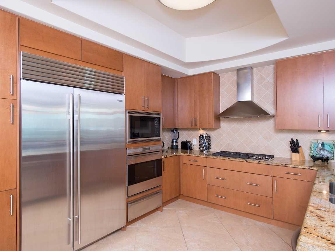 State of the Art kitchen fully stocked to prepare whatever meal you desire!