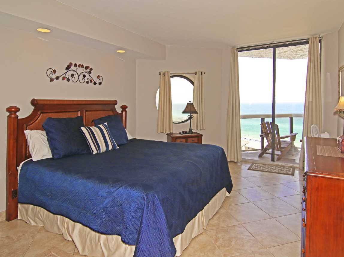 Large Master bedroom with king size bed. Access to balcony and beach view. 