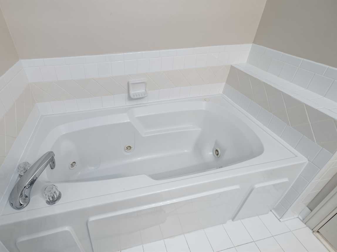 Jetted Tub For Double Queen Bedroom