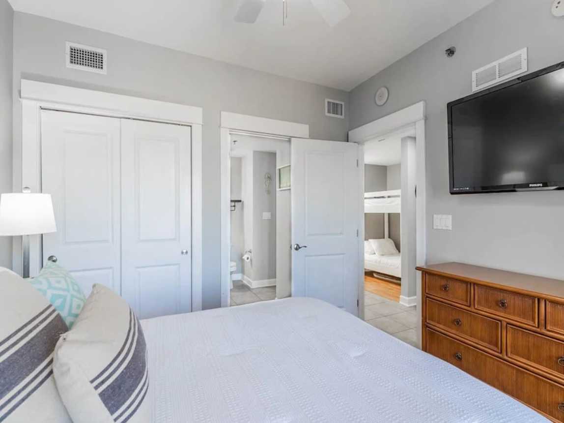 Bedroom 2 with 55" Smart TV and Cable Service