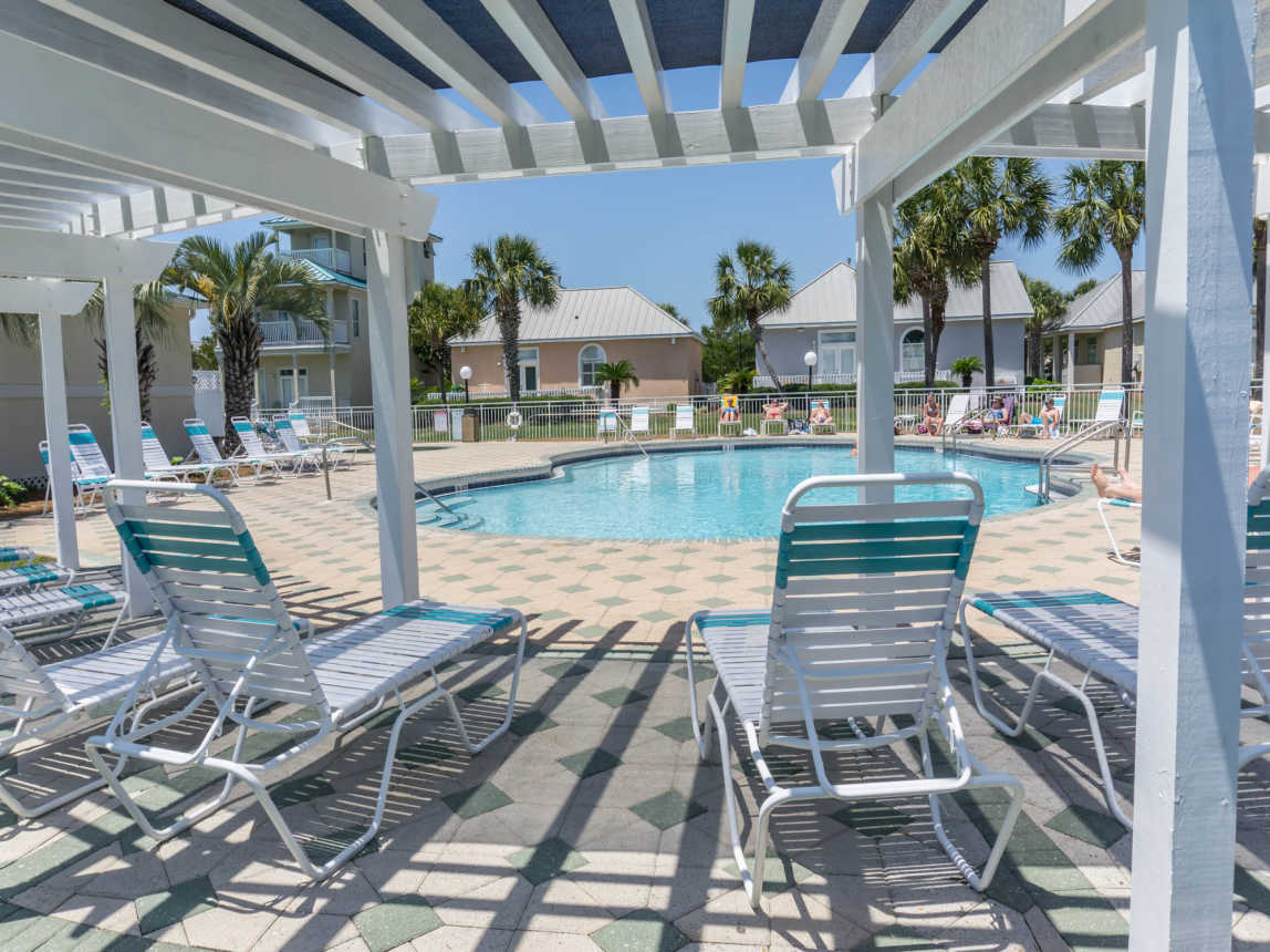 Community Pool ~ Relax!