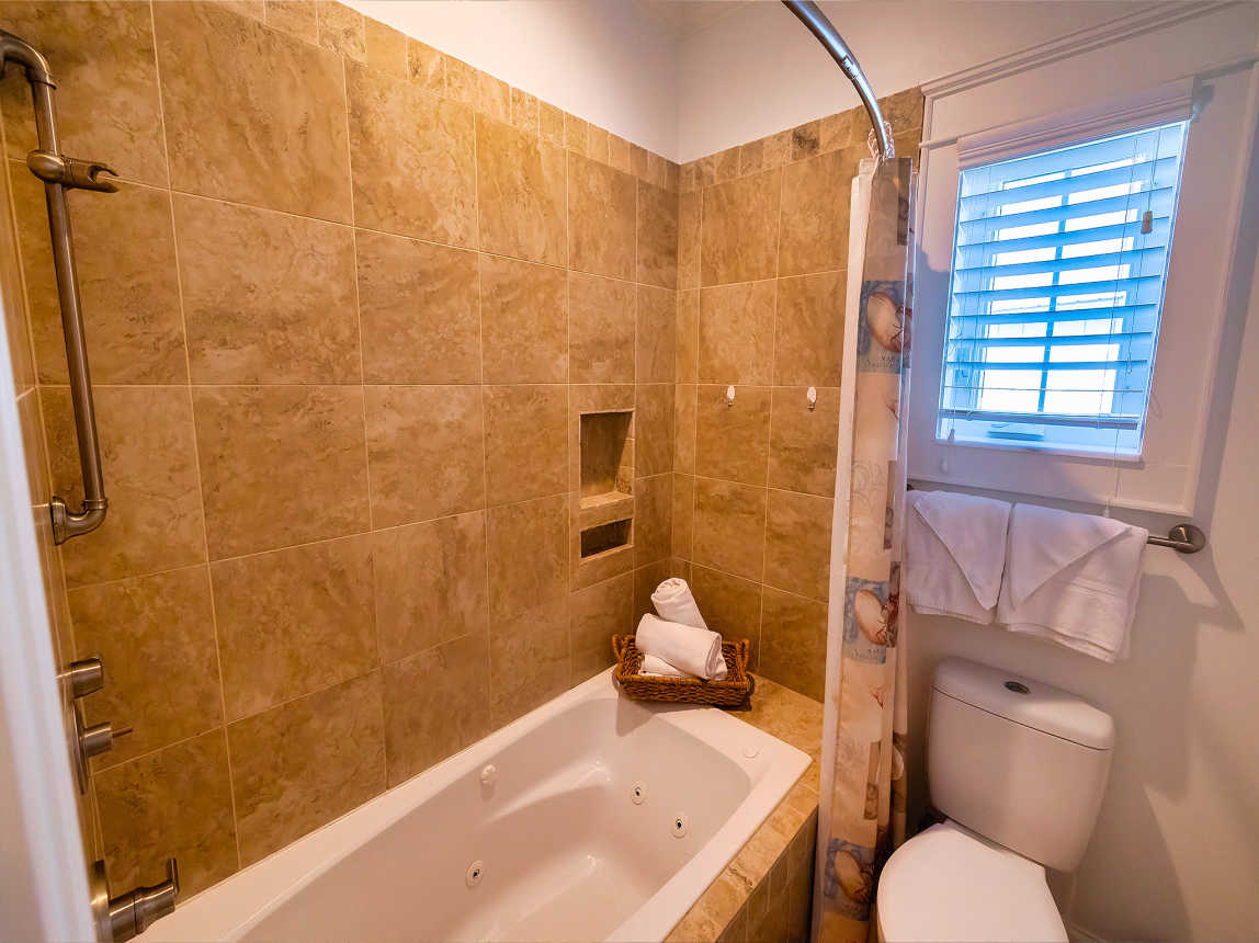 Cottages at Romar C3 Upstairs Bathroom