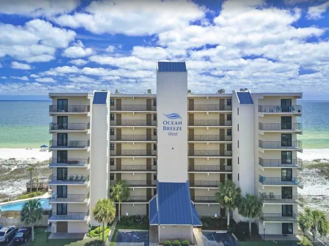 Small complex w/ 200 ft private beach. Forget the crowds.