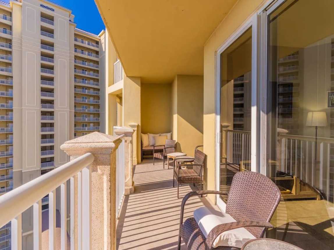 Balcony area with seating for your entire party