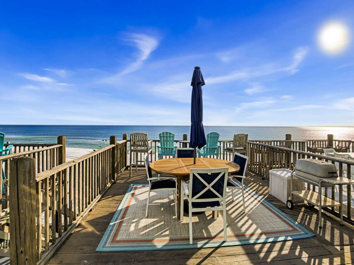 Deck - table - 6 chairs 