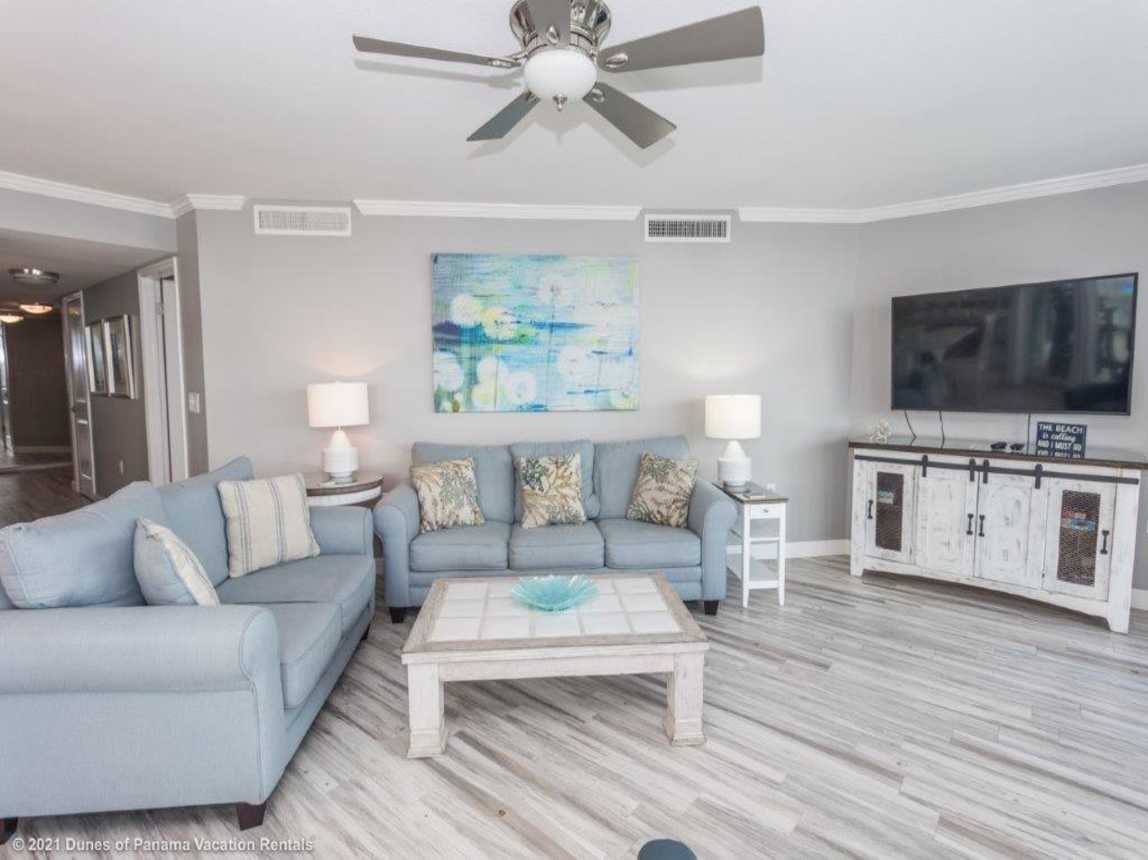 Living Room with Queen Pull out Sleeper