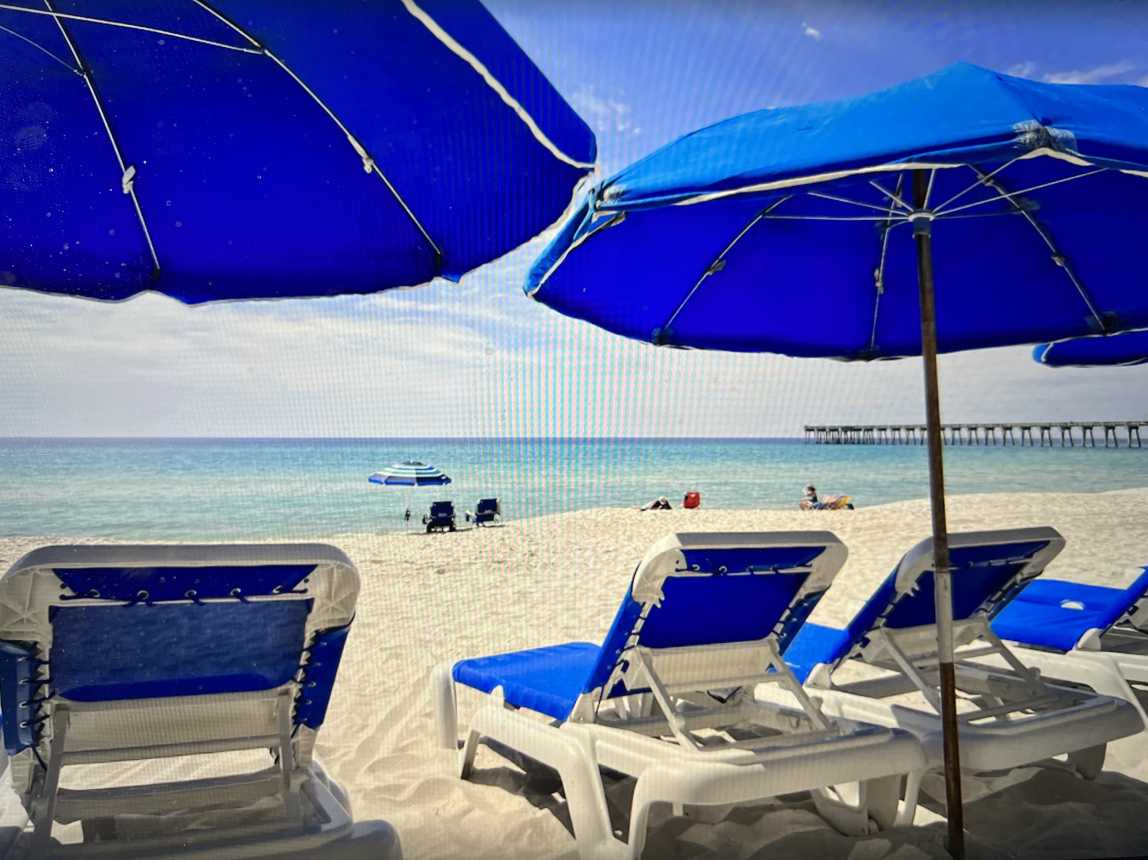 FREE BEACHCHAIR/UMBRELLA SETUPS (seasonal Mar-Oct) We pre-paid for this luxury!