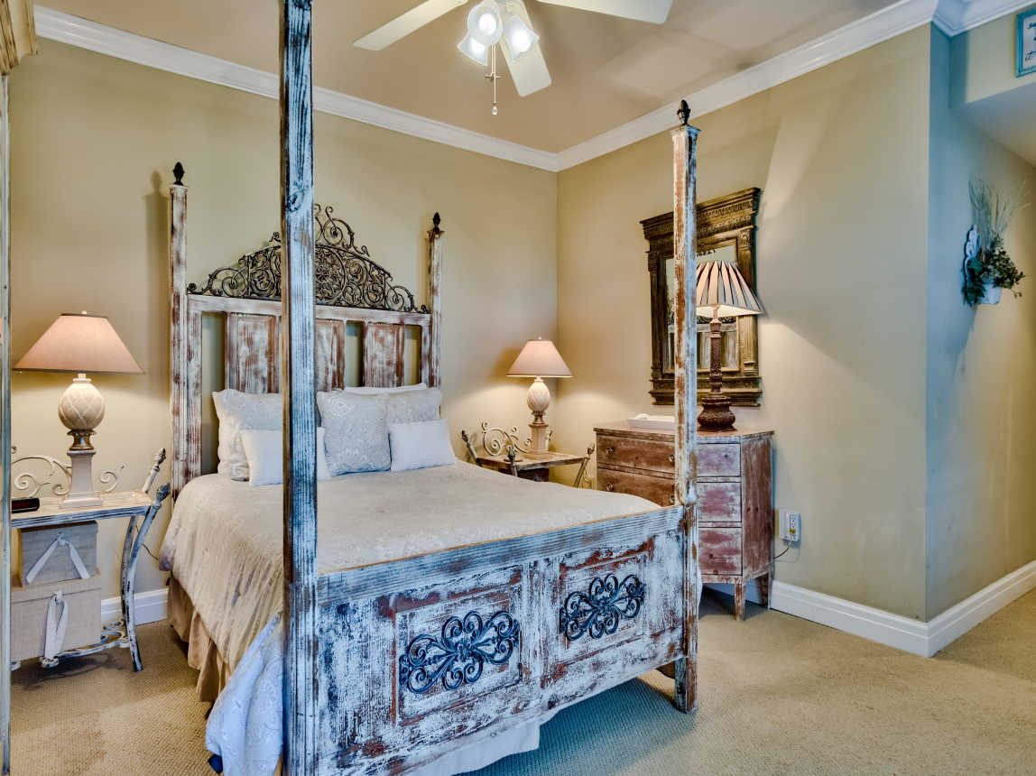 THIRD BEDROOM QUEEN SIZE BED