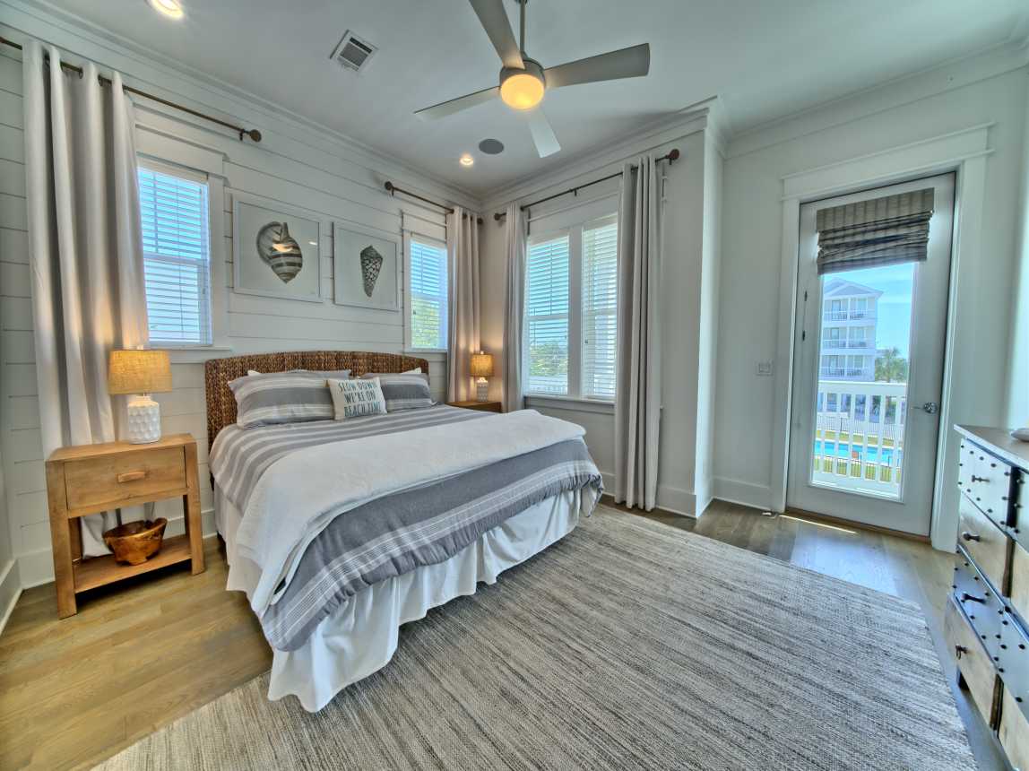 2ND FLOOR KING BEDROOM W/ BALCONY