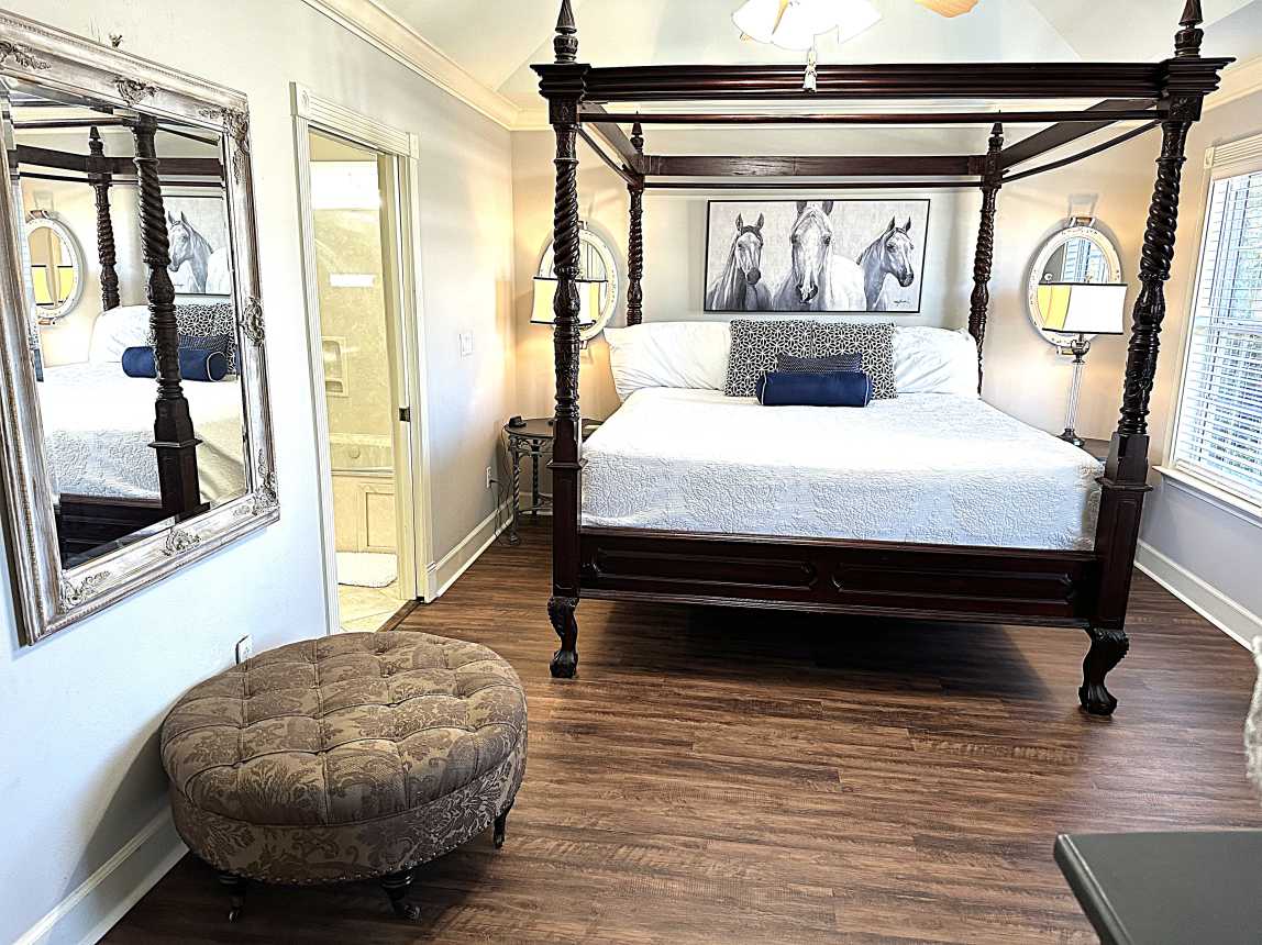 Master Suite-King bed