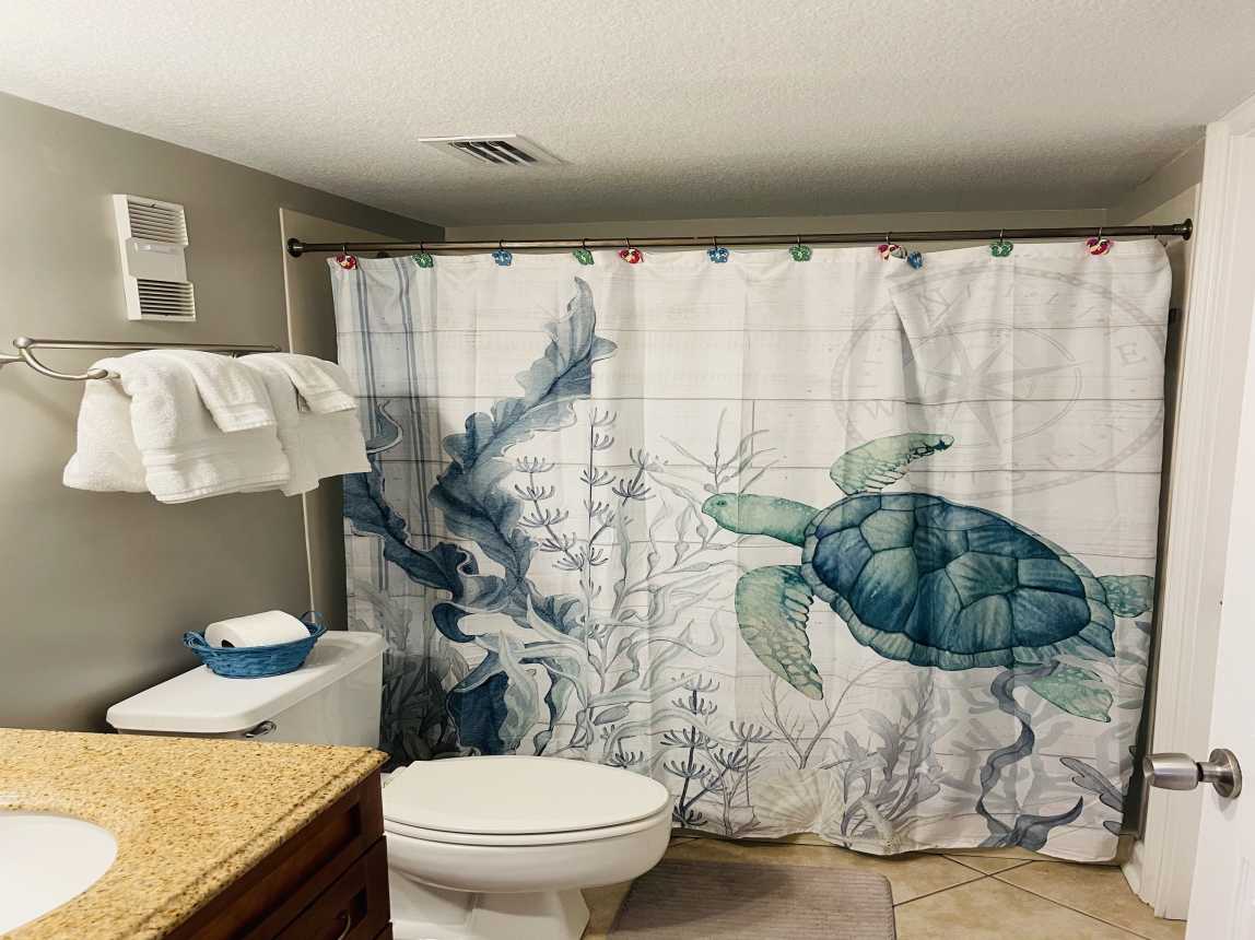 Jack &amp; Jill Guest Bath - Separate Access from Two Queen Guest Bedroom &amp; Hall.