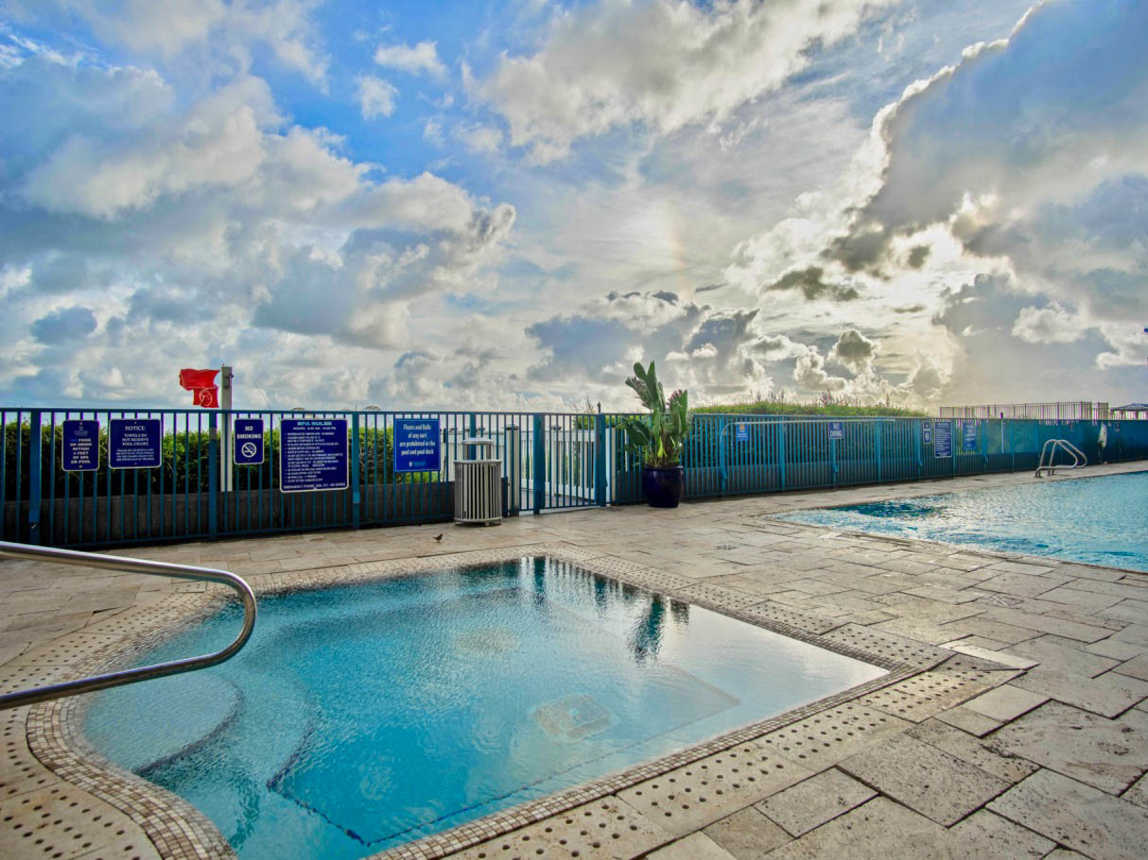 Sterling Breeze - Beachfront Condo!_18