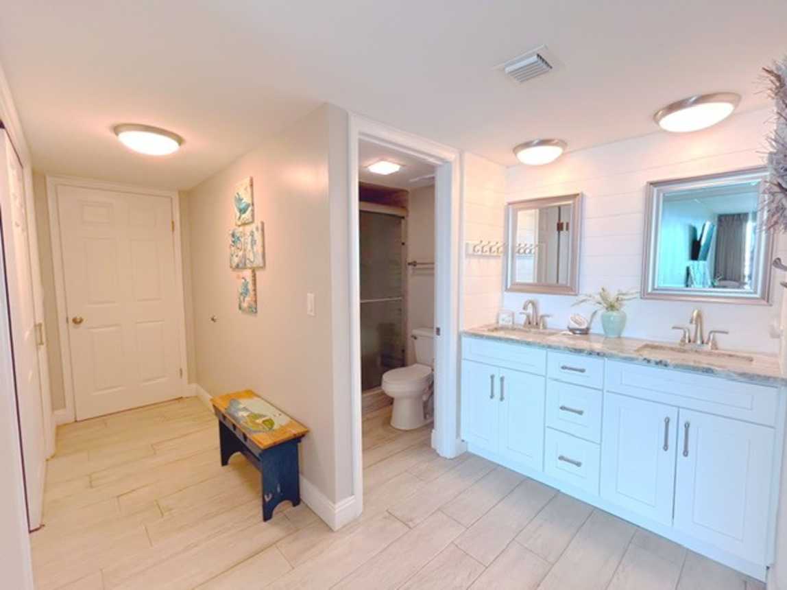 Primary Room En-Suite Bathroom