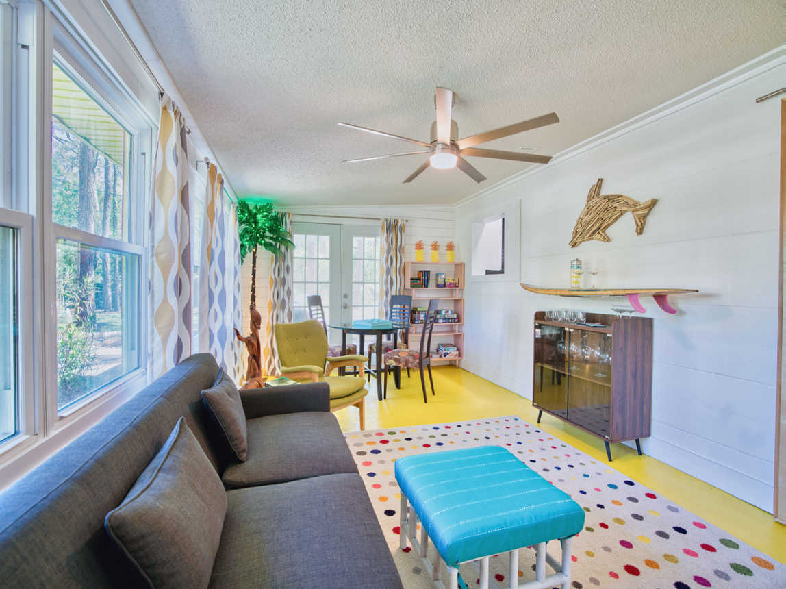 Florida room seating, table and bar