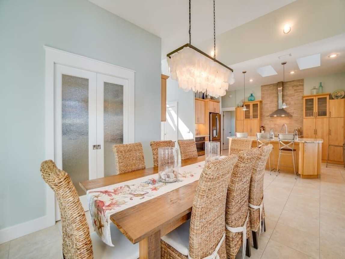 Dining area with seating for 8