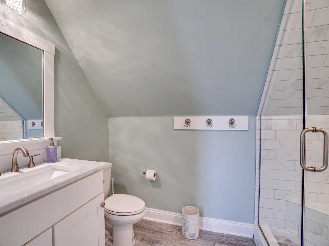 Queen Suite shower/bath on second floor