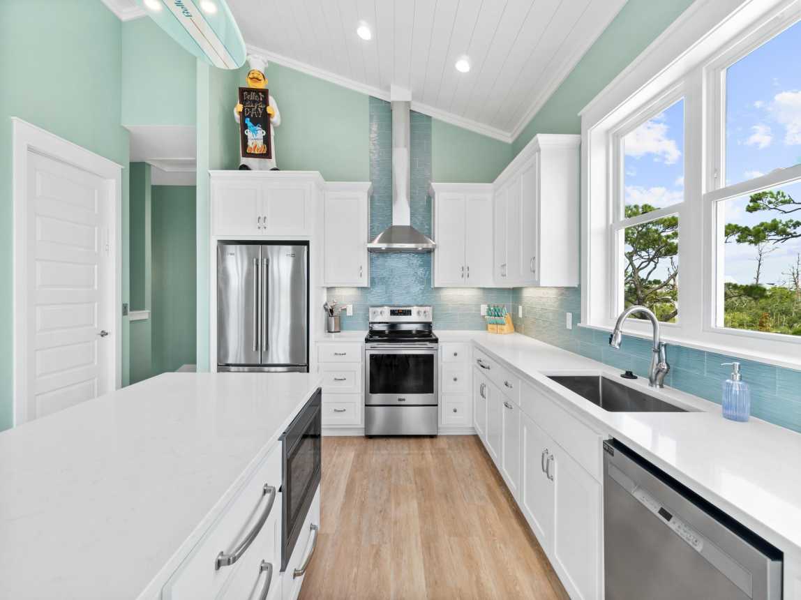 Kitchen with Pillsburry Doughboy wathching over!