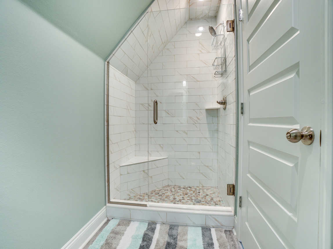 King Suite shower/bath second floor