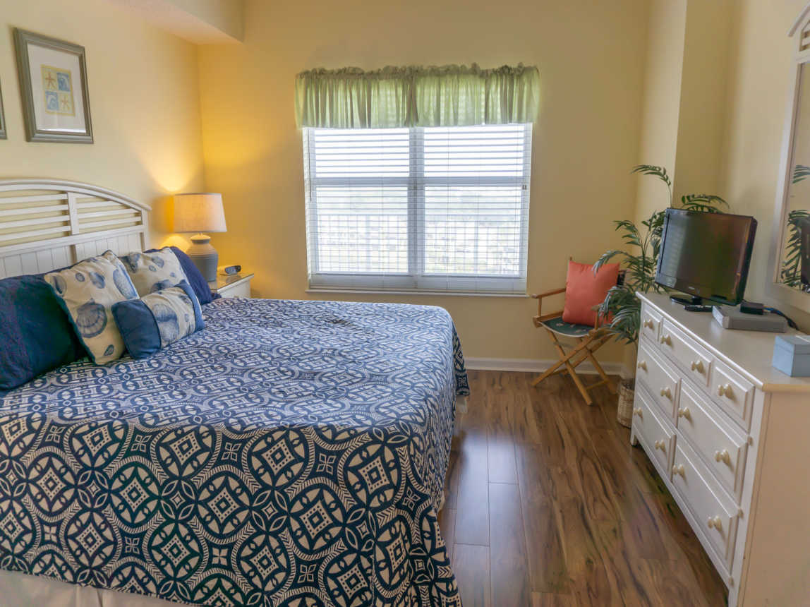 beautiful King Suite, all new linens bedding in 2022