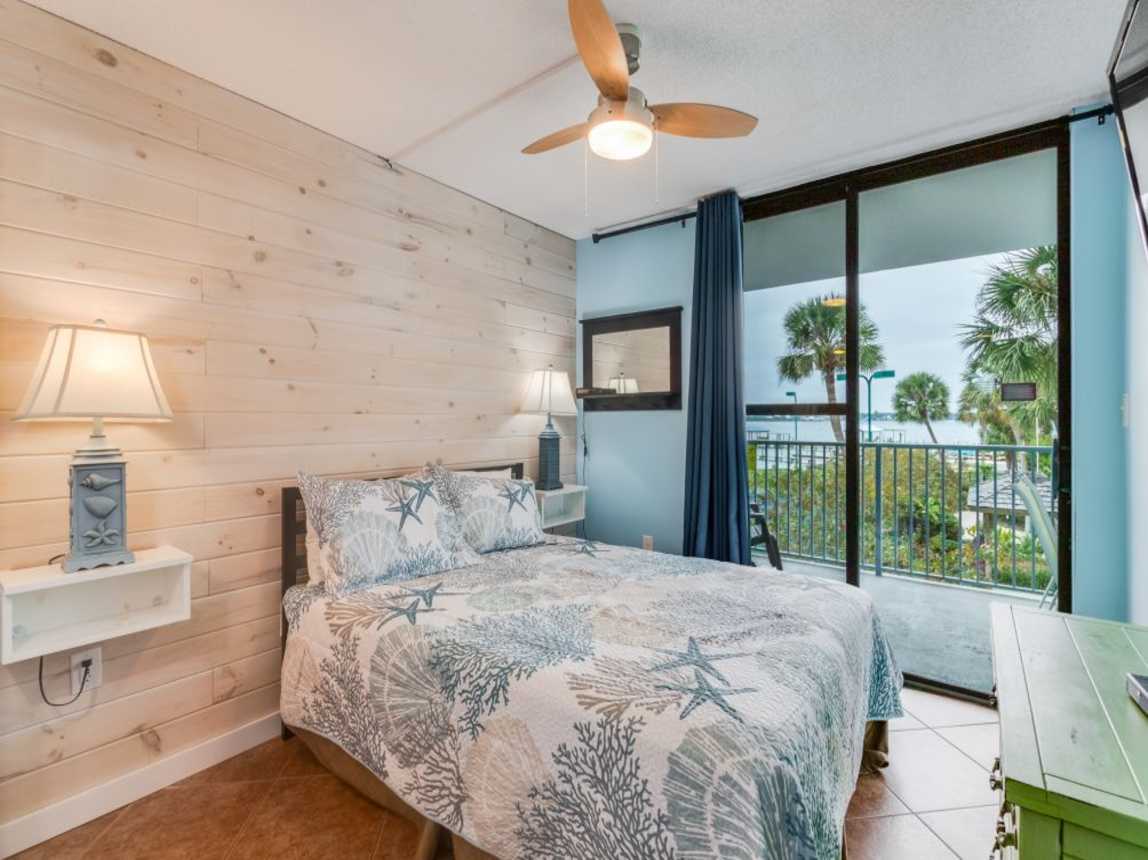 Primary Bedroom (ceiling fan, TV, Access to Balcony, on-suite, USP Ports)