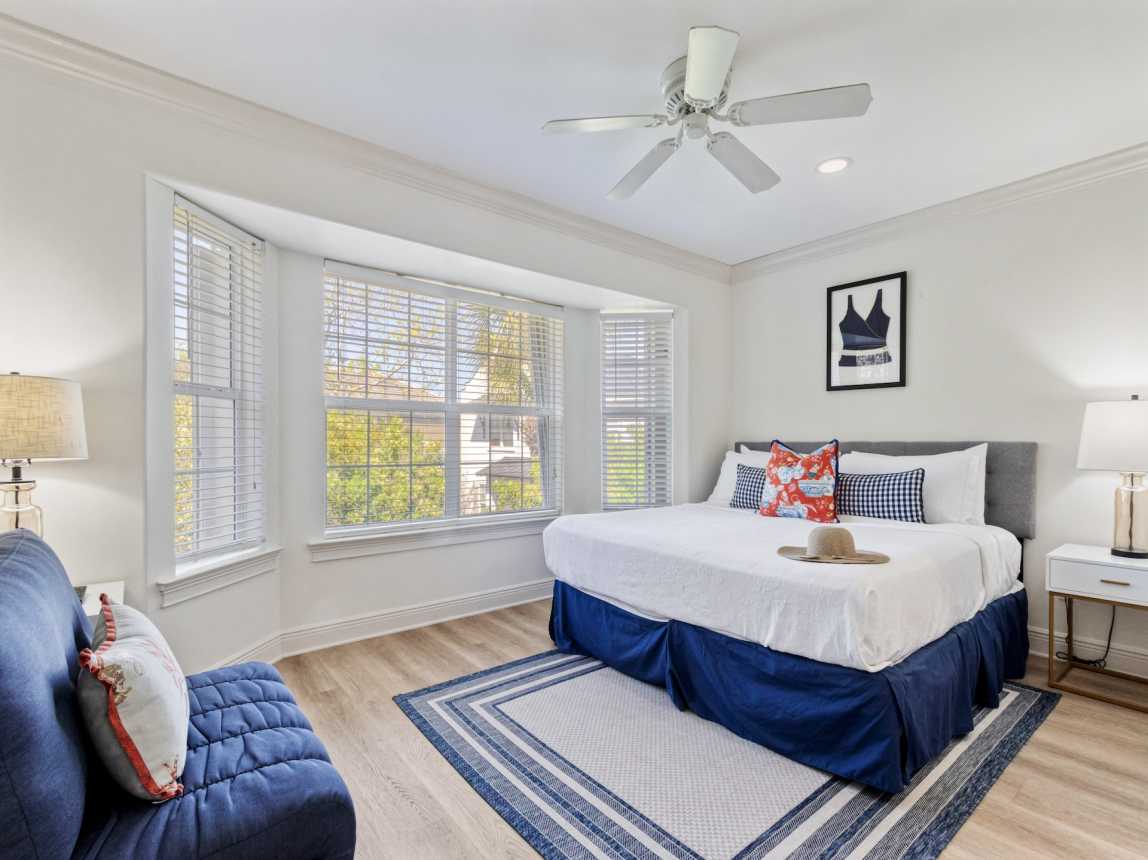 Comfy Bedroom King Guest Room