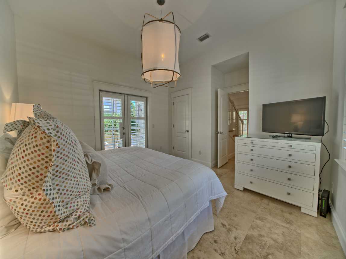 1st floor Master King Bedroom w/ new furniture and linens 4/21.