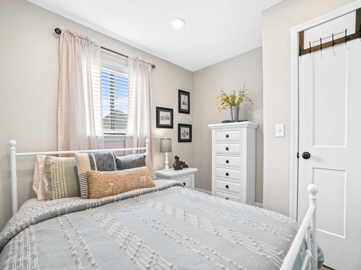 Queen on the main floor