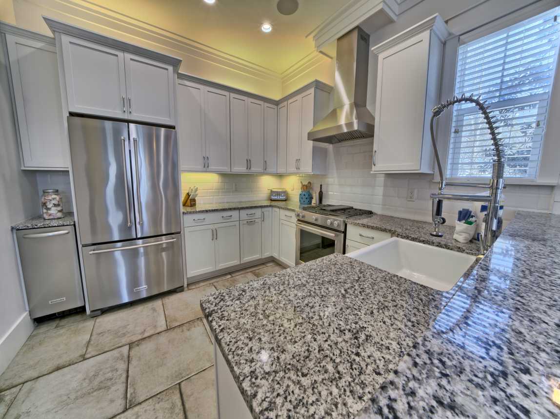 CHEF'S KITCHEN W/ NEW STAINLESS APPLIANCES AND GRANITE COUNTERTOPS