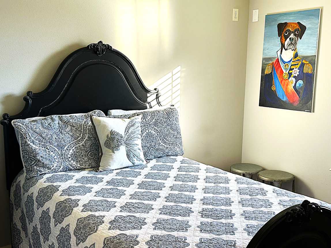 Guest Bedroom-Full Bed