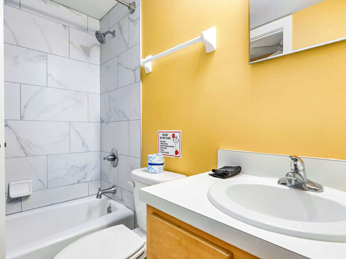 Queen bedroom bathroom