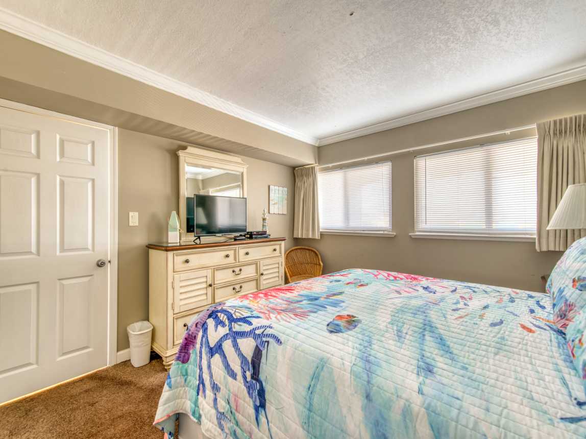 Wake up refreshed in this comfy king bed.