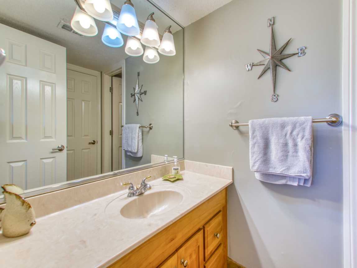Spacious bathroom with a tub/shower combo.