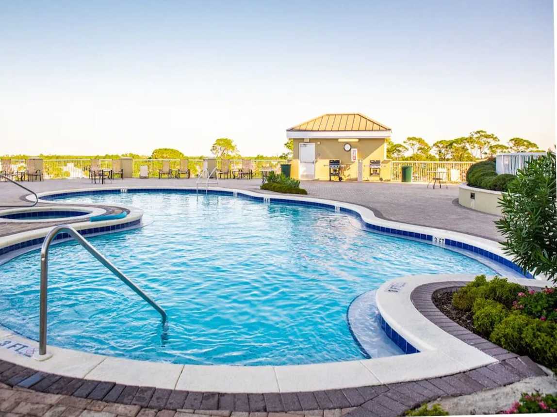 Tower 2 Pool Deck has heated pool and Jacuzzi plenty of room for R&amp;R