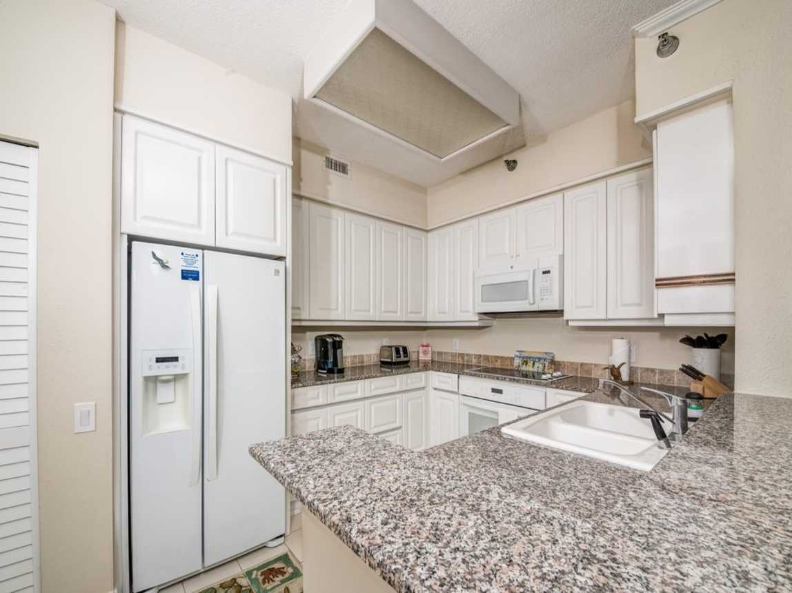 Fully equipped kitchen.