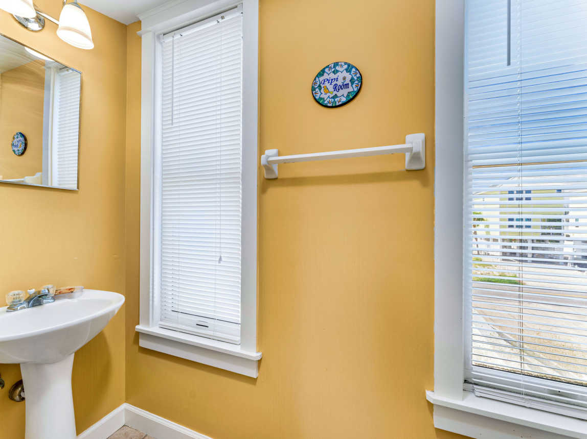 1/2 bath off the kitchen