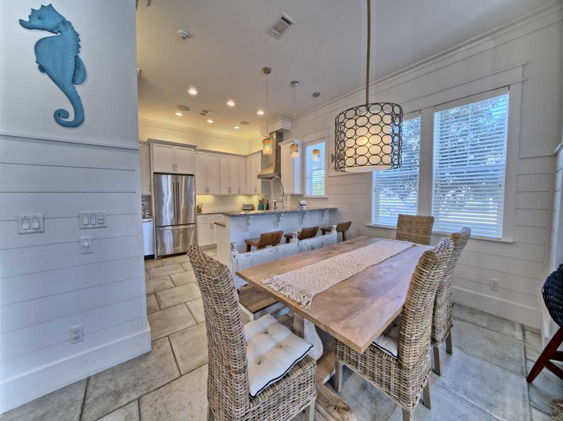 BEAUTIFUL DINING TABLE AND 4 BARSTOOLS - SEATS 12