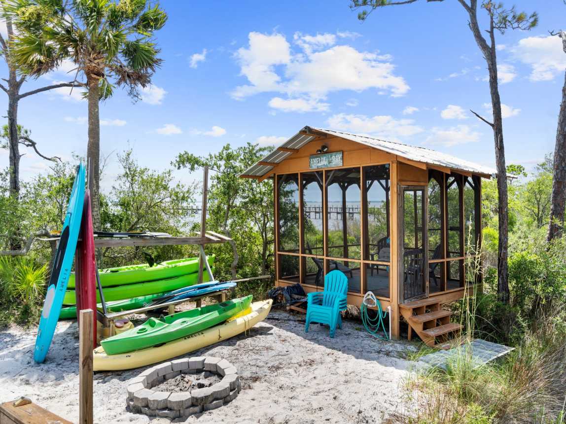 Screen House at the bay! Fire pit and a place to hang out!