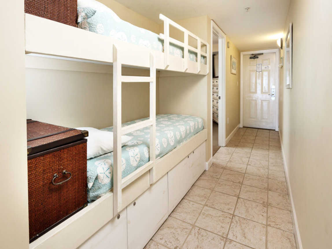 Hallway Bunks, Pelican Isle Resort Okaloosa Island