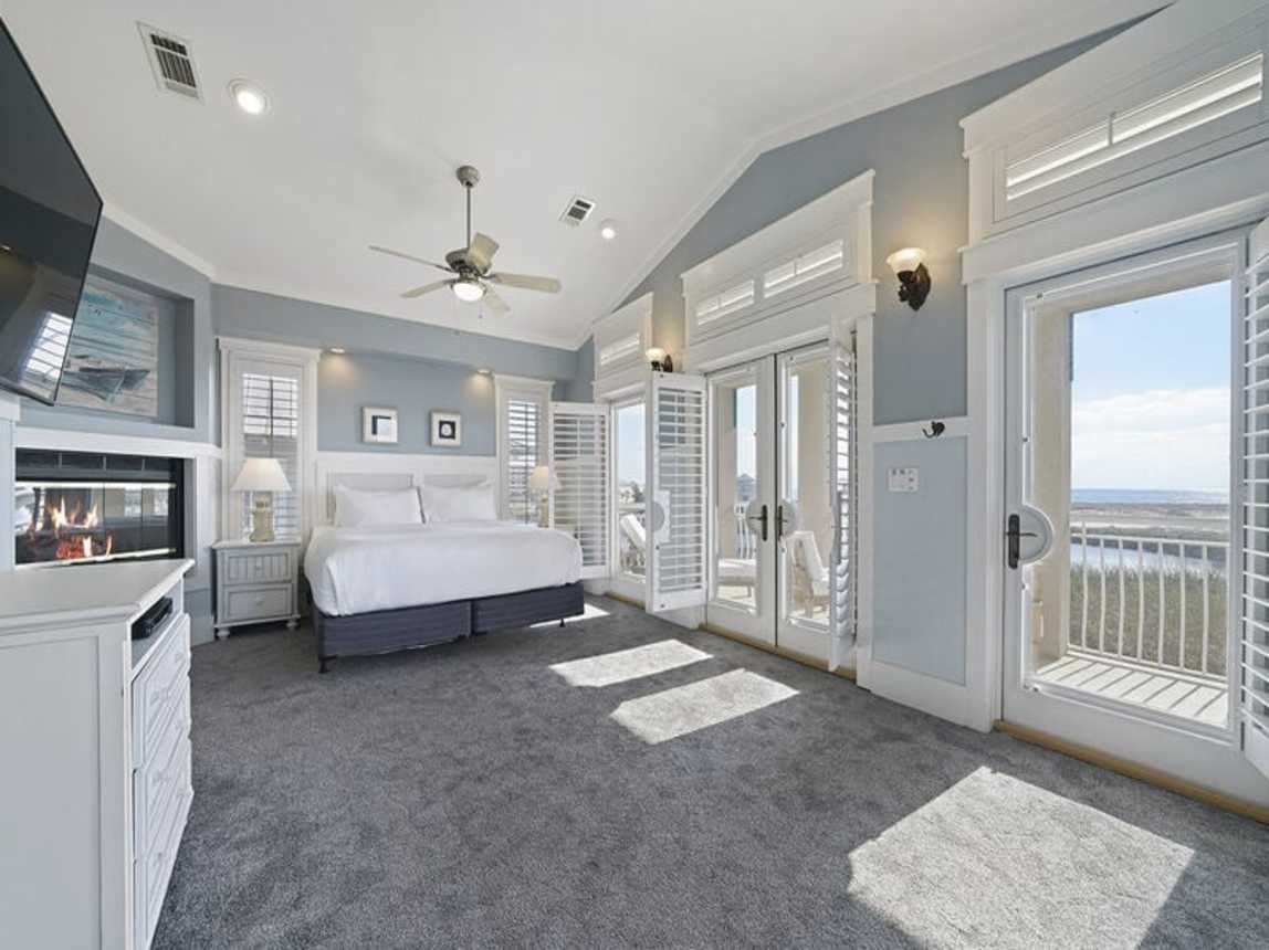 Isle of Skye - Waterfront Vacation Rental Home with Community Pool and Beach View on Holiday Isle Destin, Florida - Five Star Properties Destin/30A