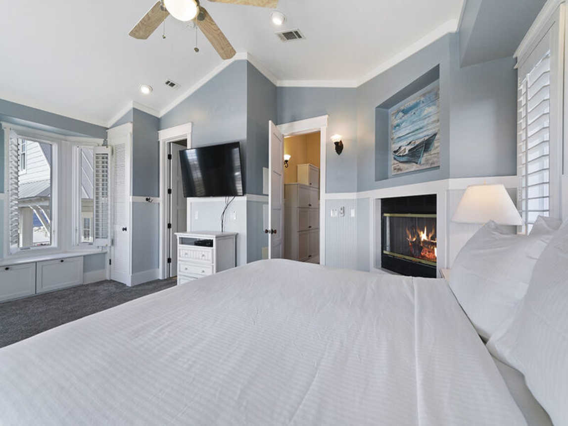 Isle of Skye - Waterfront Vacation Rental Home with Community Pool and Beach View on Holiday Isle Destin, Florida - Five Star Properties Destin/30A