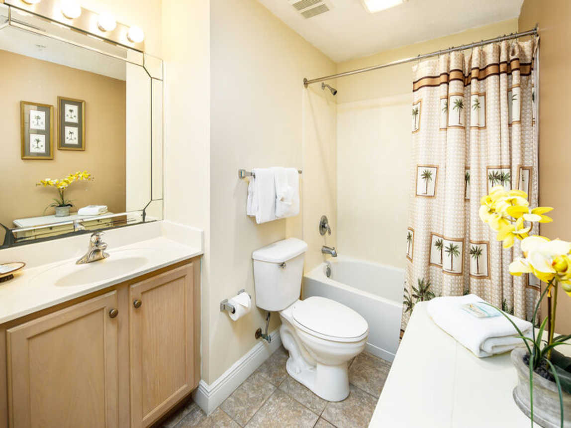 Hallway Bathroom - 
Waters Edge Resort 313 Fort Walton Beach Okaloosa Island