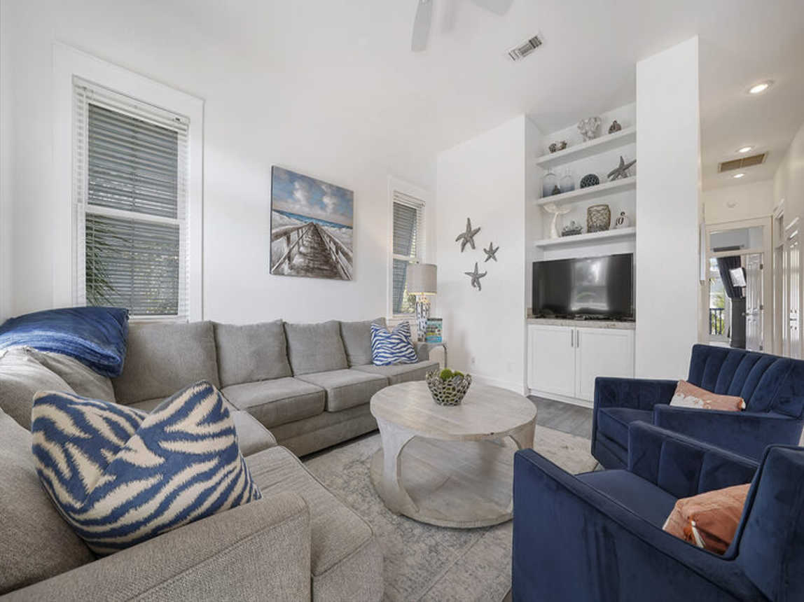 Val-Holla - Vacation Rental House with Private Pool Near Beach on Holiday Isle in Destin, Florida - Five Star Properties Destin/30A