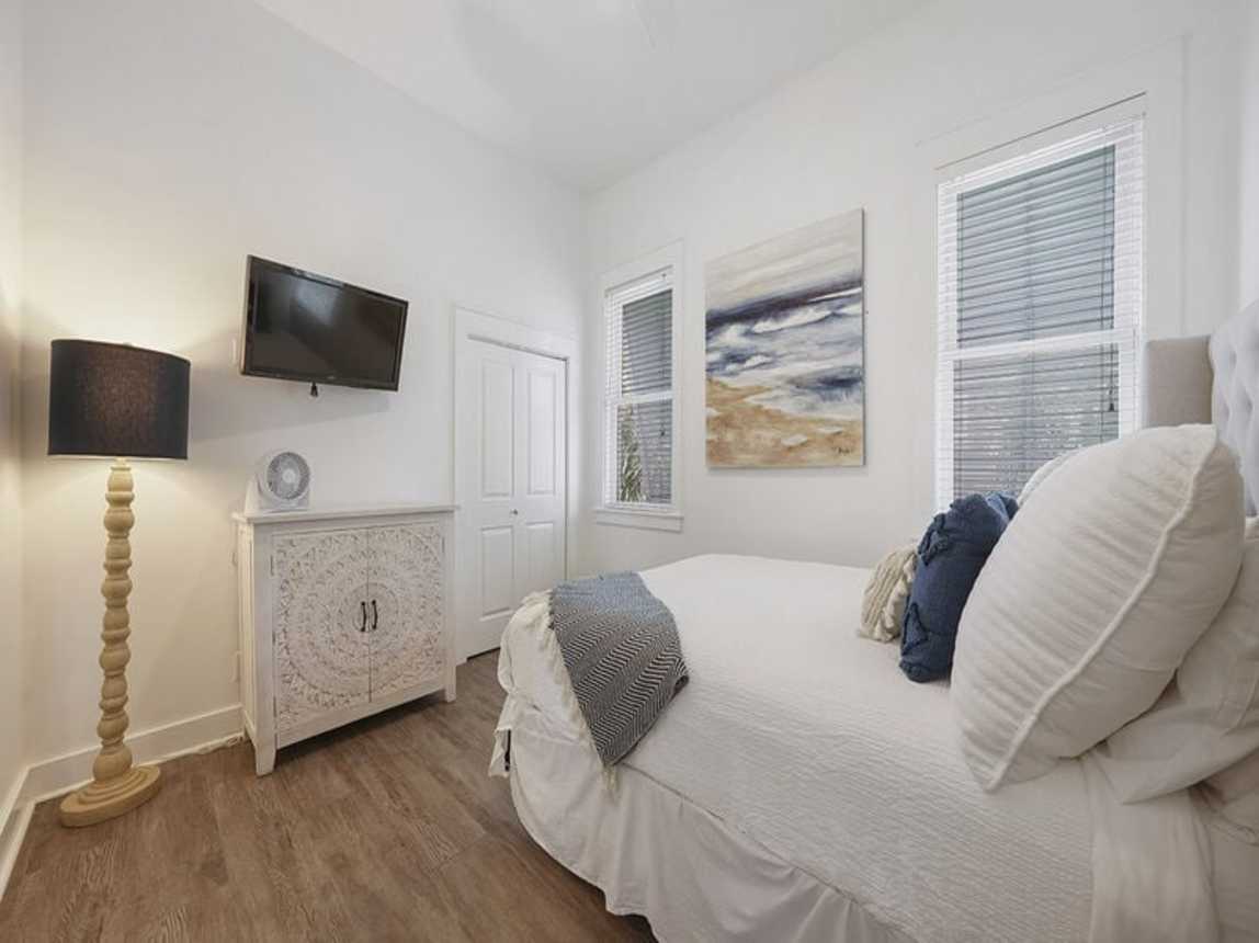 Val-Holla - Vacation Rental House with Private Pool Near Beach on Holiday Isle in Destin, Florida - Five Star Properties Destin/30A